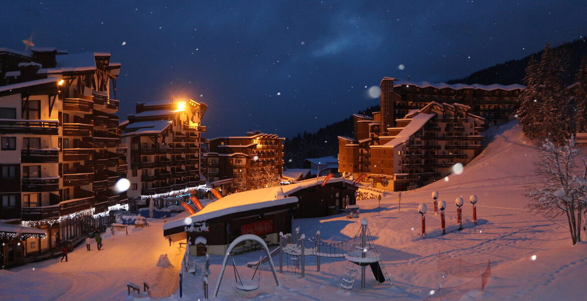 Spacious apartment in La Tania, Courchevel for rent with 63 