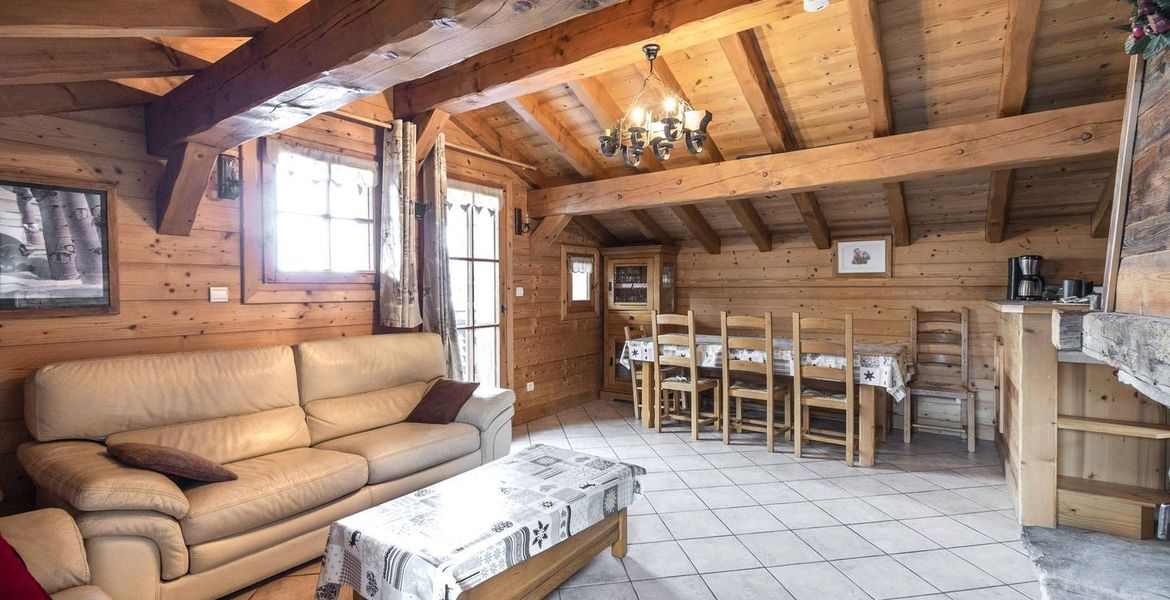 This 4 bedrooms chalet for 8 persons of 105 sq-meter