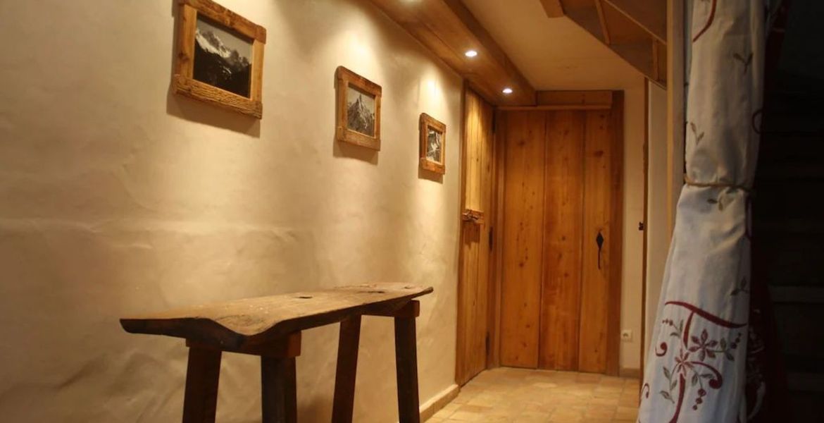 A luxurious, traditional and cosy chalet in Courchevel 1300 