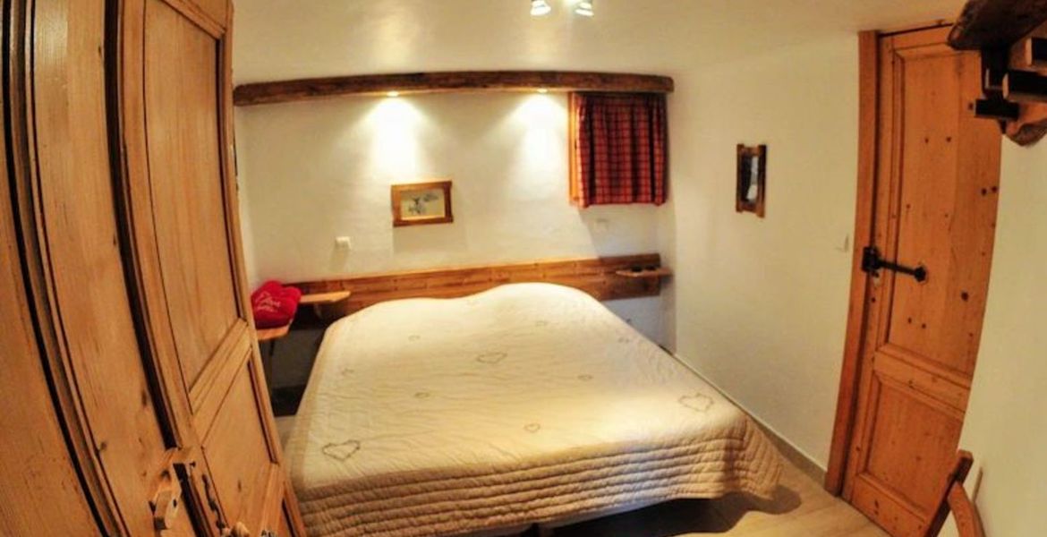 A luxurious, traditional and cosy chalet in Courchevel 1300 