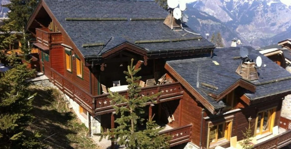 This chalet for rental is located in Cospillot, Courchevel