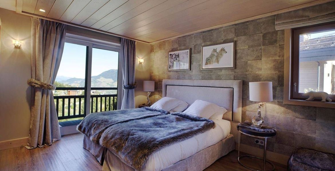 Cozy, spacious and bright chalet, located in Courchevel