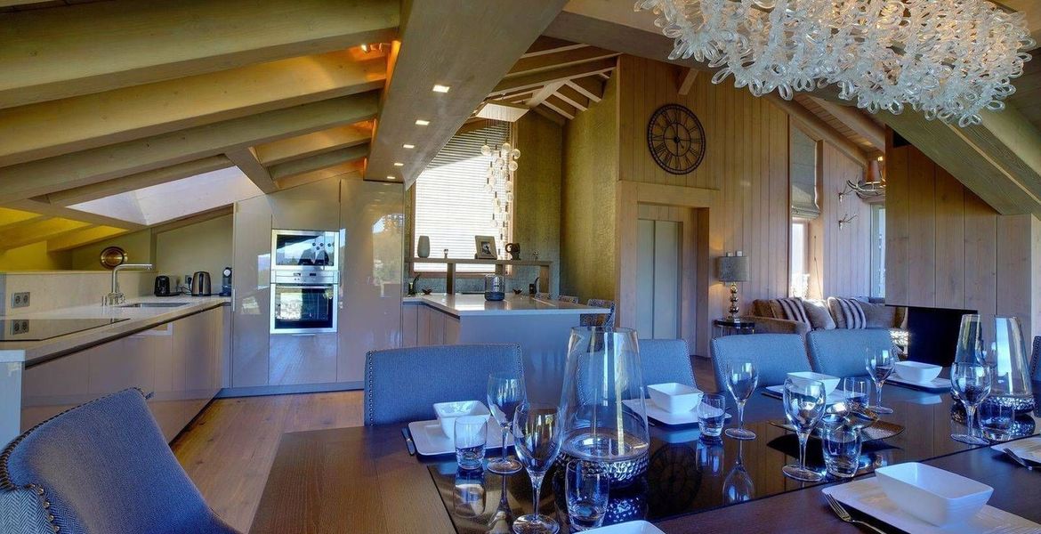 Cozy, spacious and bright chalet, located in Courchevel