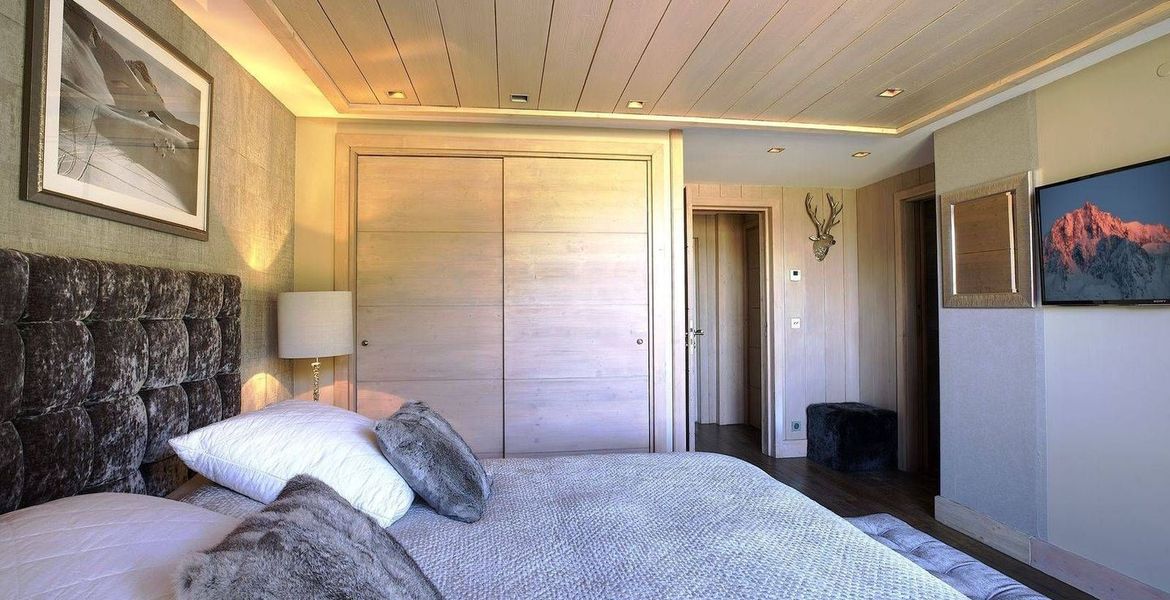 Cozy, spacious and bright chalet, located in Courchevel