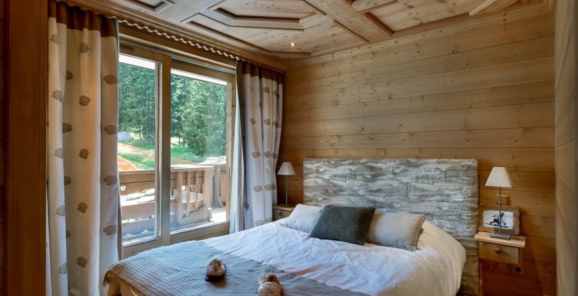 High standing residence, ski in ski out, in Courchevel 1850.