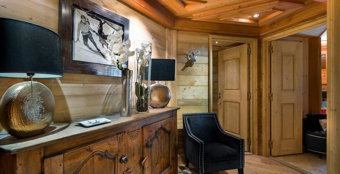 High standing residence, ski in ski out, in Courchevel 1850.