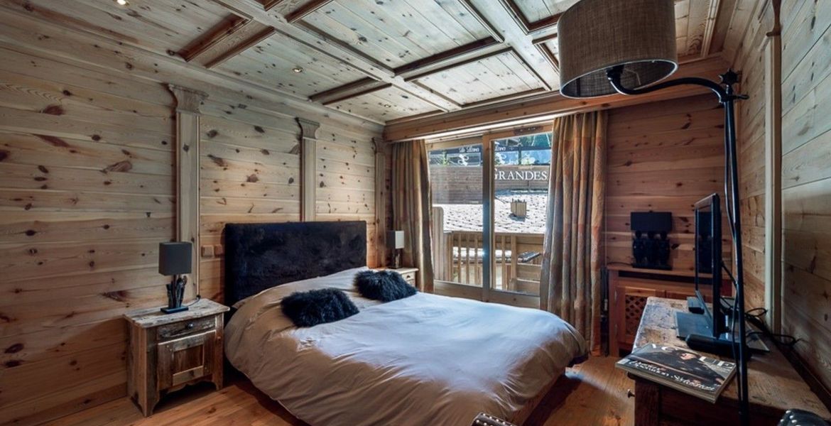 High standing residence, ski in ski out, in Courchevel 1850.