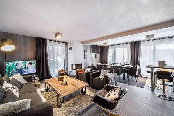 This beautiful 3-room apartment is located in Courchevel 
