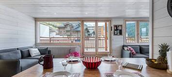 The apartment fo rental has a large family room in Moriond 