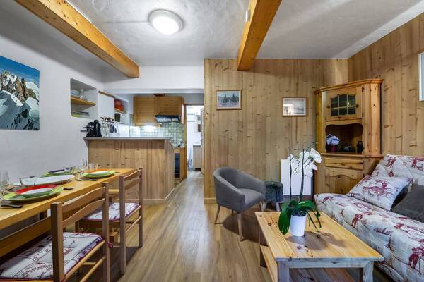 The apartment is located in Chenus, Courchevel 1850