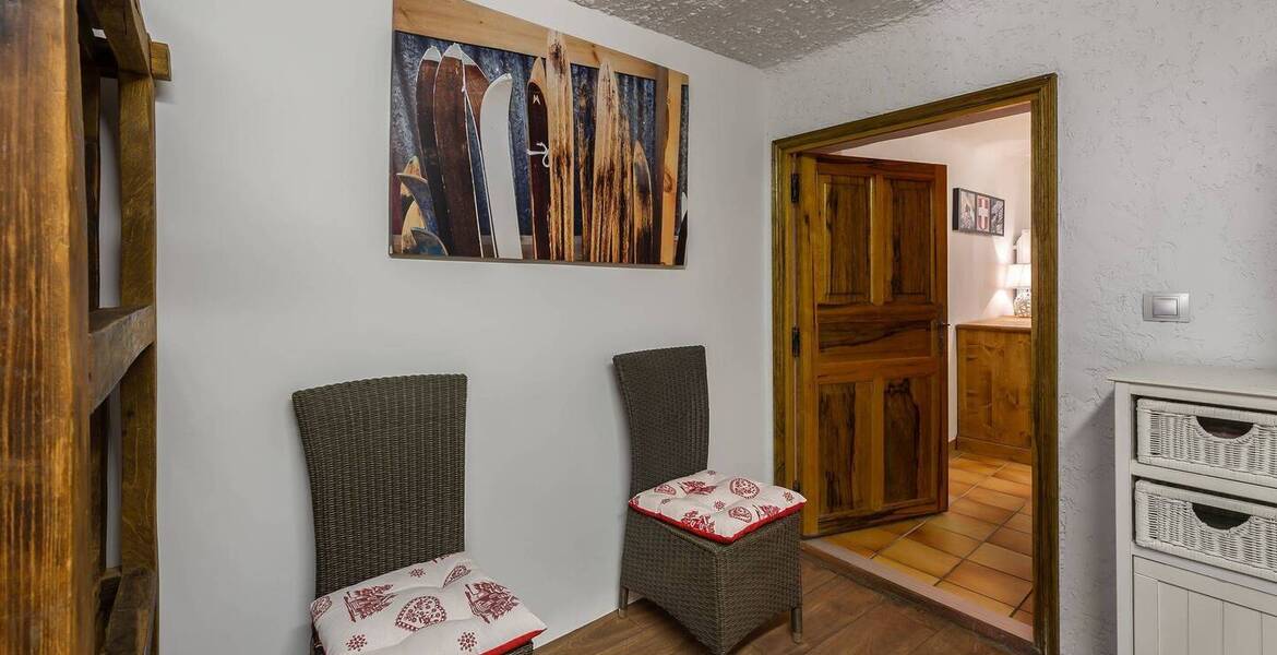 This chalet for rental accommodates 6 adults and 2 children 