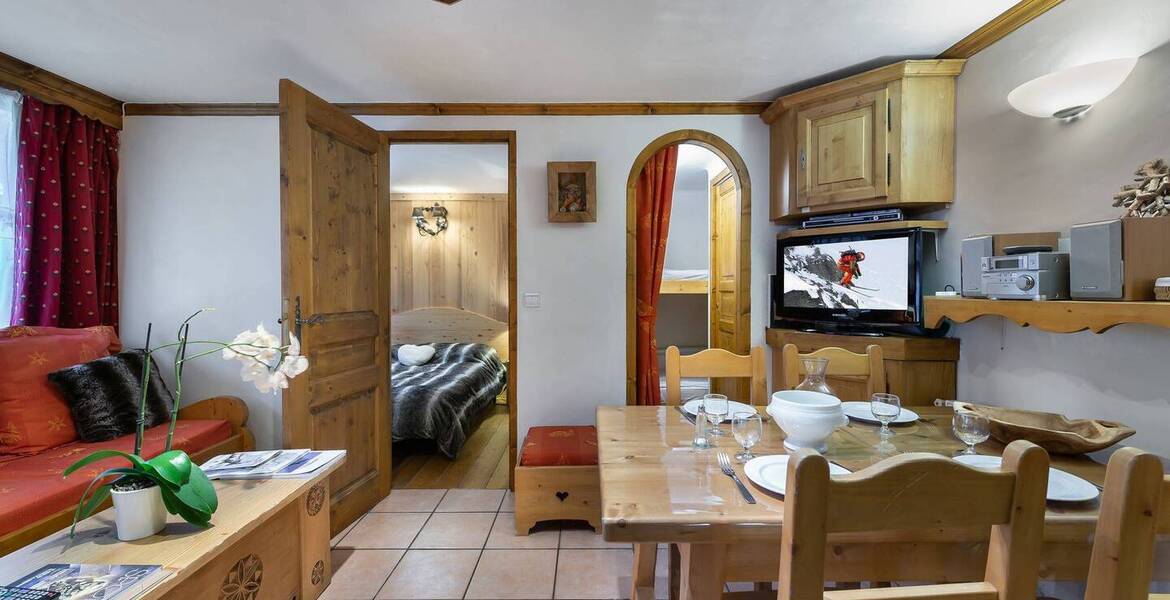 L'appartement à louer est situé au centre de Courchevel 1850