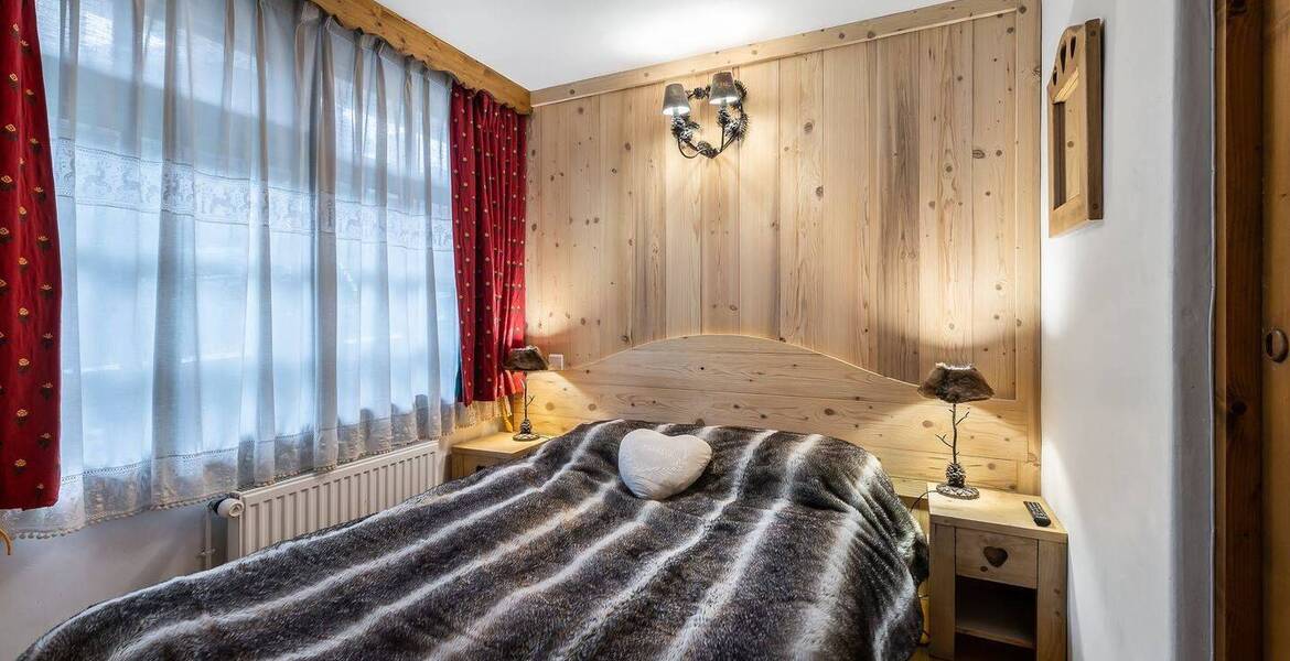 L'appartement à louer est situé au centre de Courchevel 1850