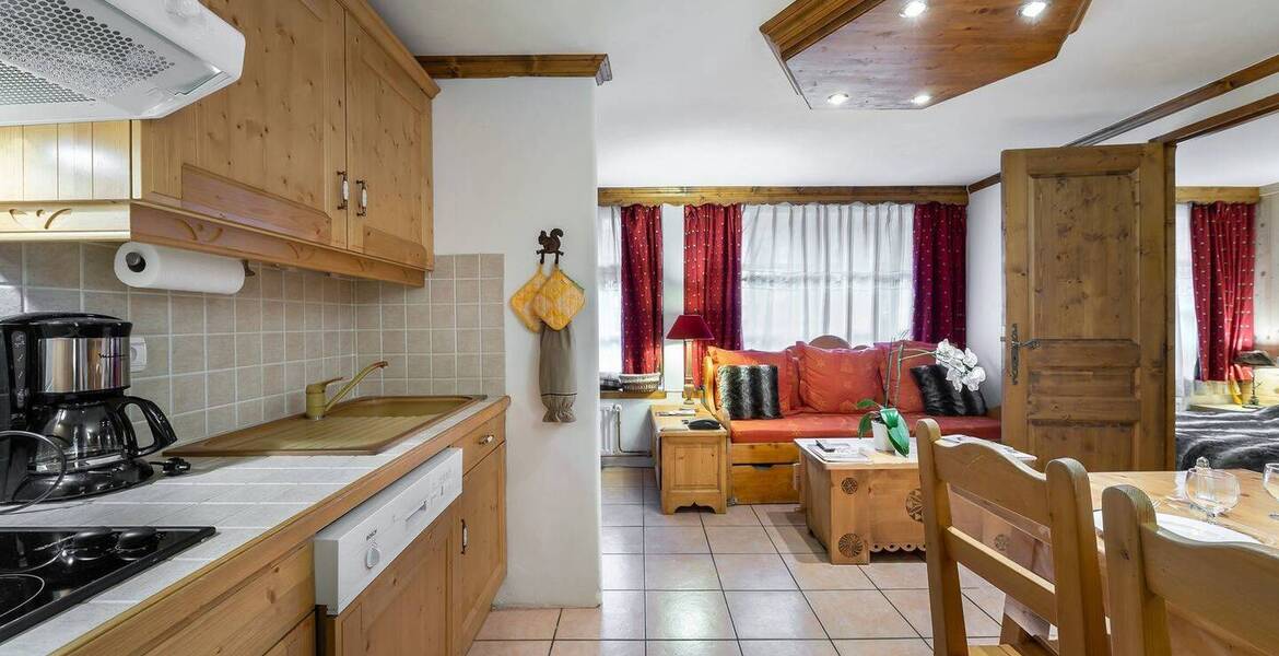 L'appartement à louer est situé au centre de Courchevel 1850