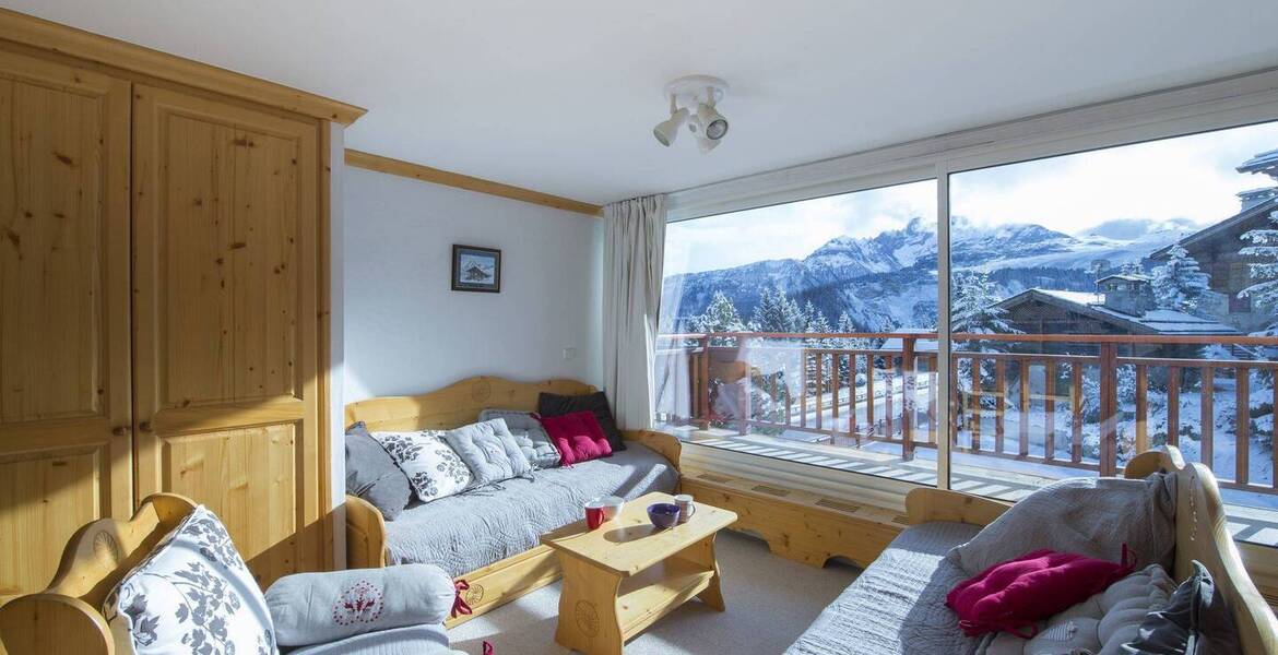 This charming apartment is located in Pralong, Courchevel