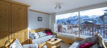 This charming apartment is located in Pralong, Courchevel