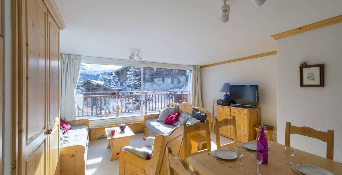 This charming apartment is located in Pralong, Courchevel