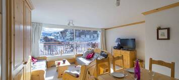 This charming apartment is located in Pralong, Courchevel