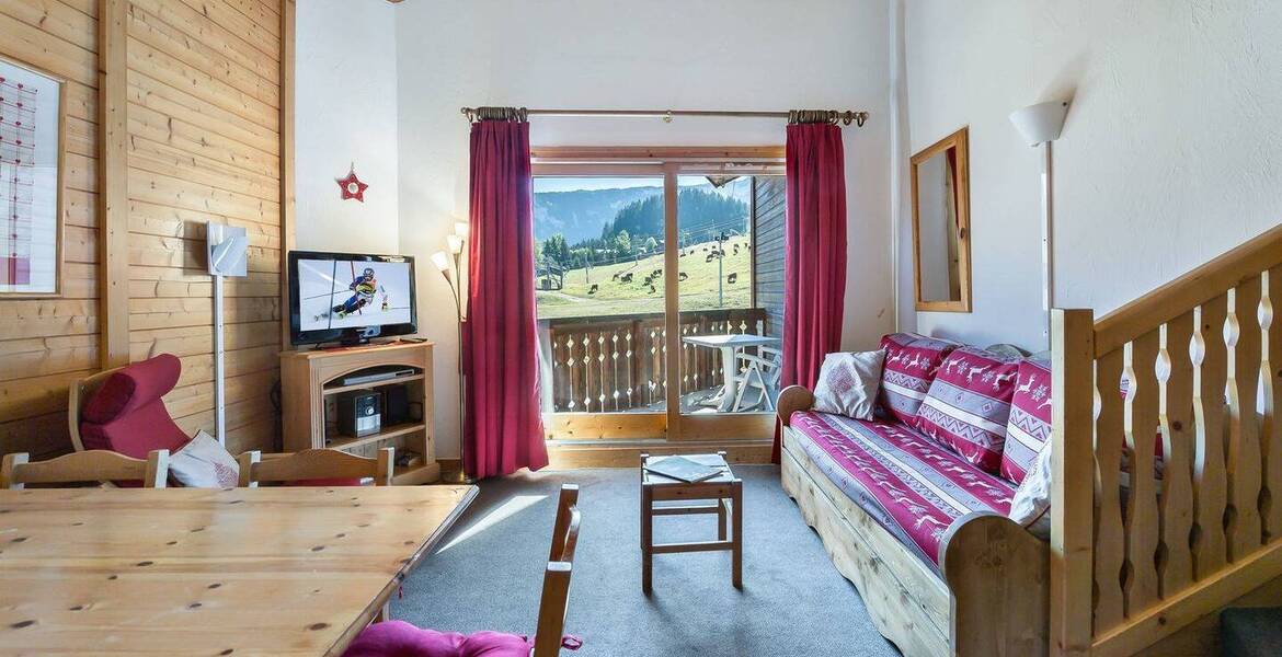The apartment is a duplex apartment located in Courchevel 