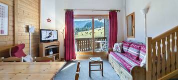 The apartment is a duplex apartment located in Courchevel 