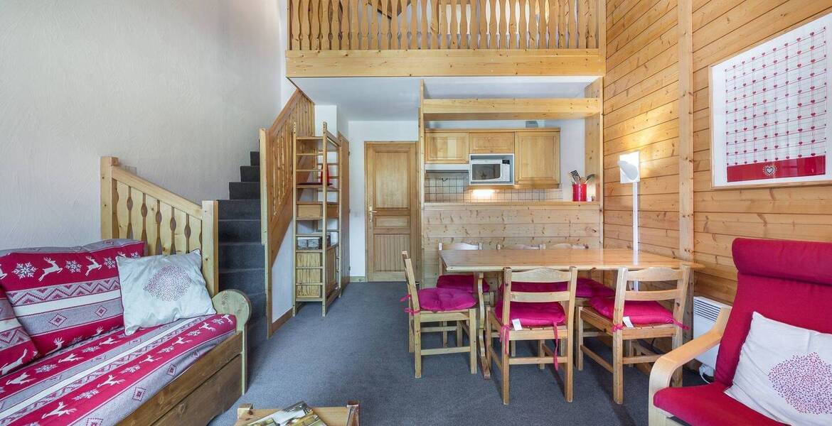 El apartamento es un dúplex ubicado en Courchevel Moriond