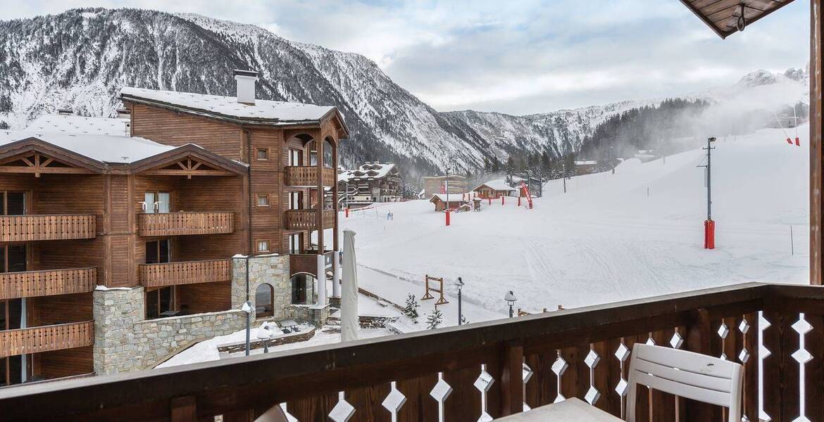 El apartamento es un dúplex ubicado en Courchevel Moriond