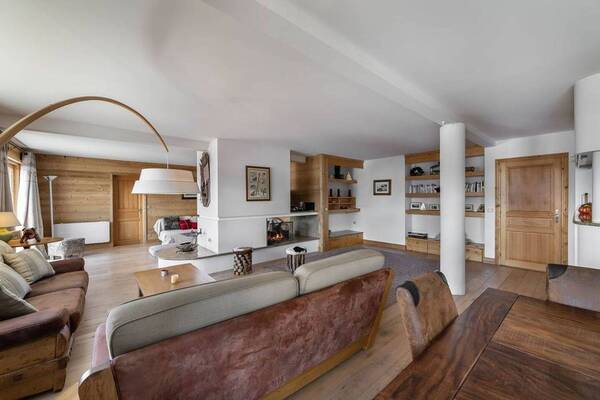 With 5 bedrooms on both levels, this Apartment for rental 