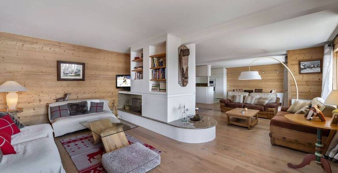 Avec 5 chambres sur les deux niveaux, cet Appartement