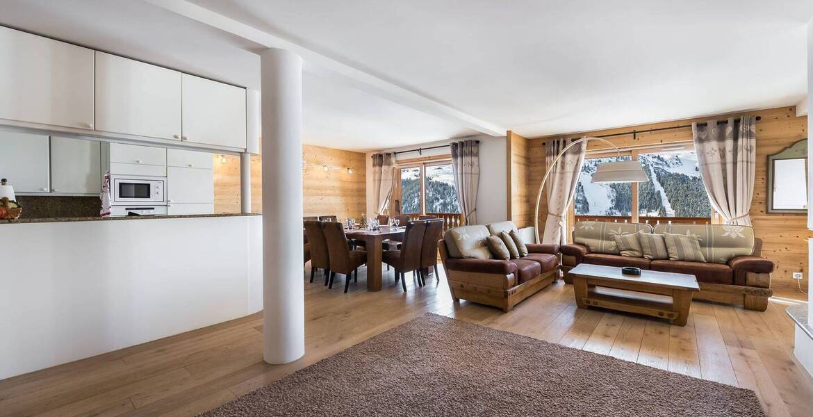 With 5 bedrooms on both levels, this Apartment for rental 