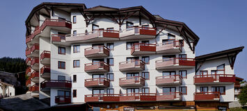 The apartment is in the heart of the pedestrian in La Tania