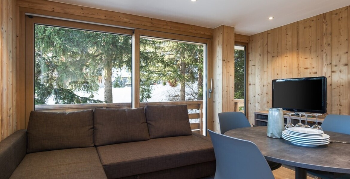 Mountain decoration and beautiful view from the living room 