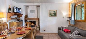 The flat is located in the Chenus area for rental