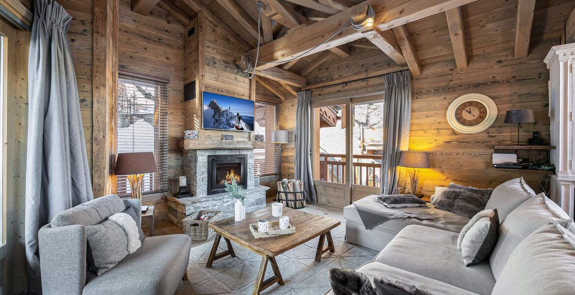 You will feel like in a chalet in this beautiful 145 m² flat