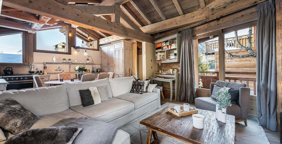 You will feel like in a chalet in this beautiful 145 m² flat