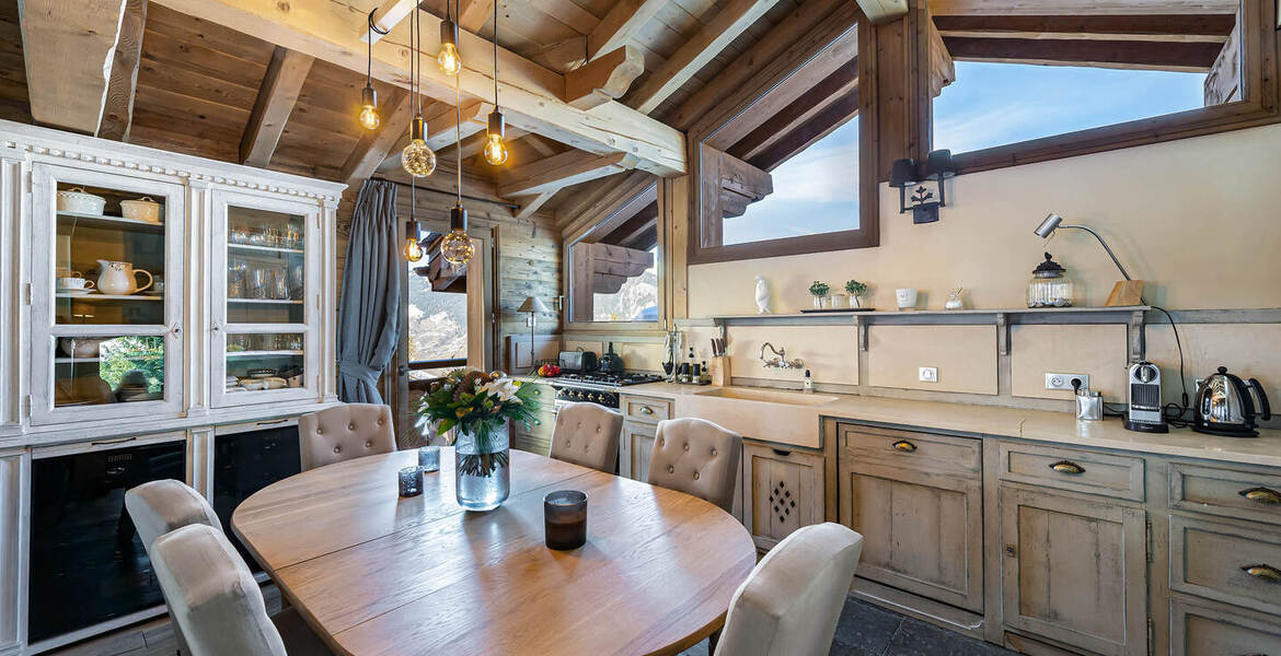 You will feel like in a chalet in this beautiful 145 m² flat