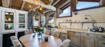 You will feel like in a chalet in this beautiful 145 m² flat