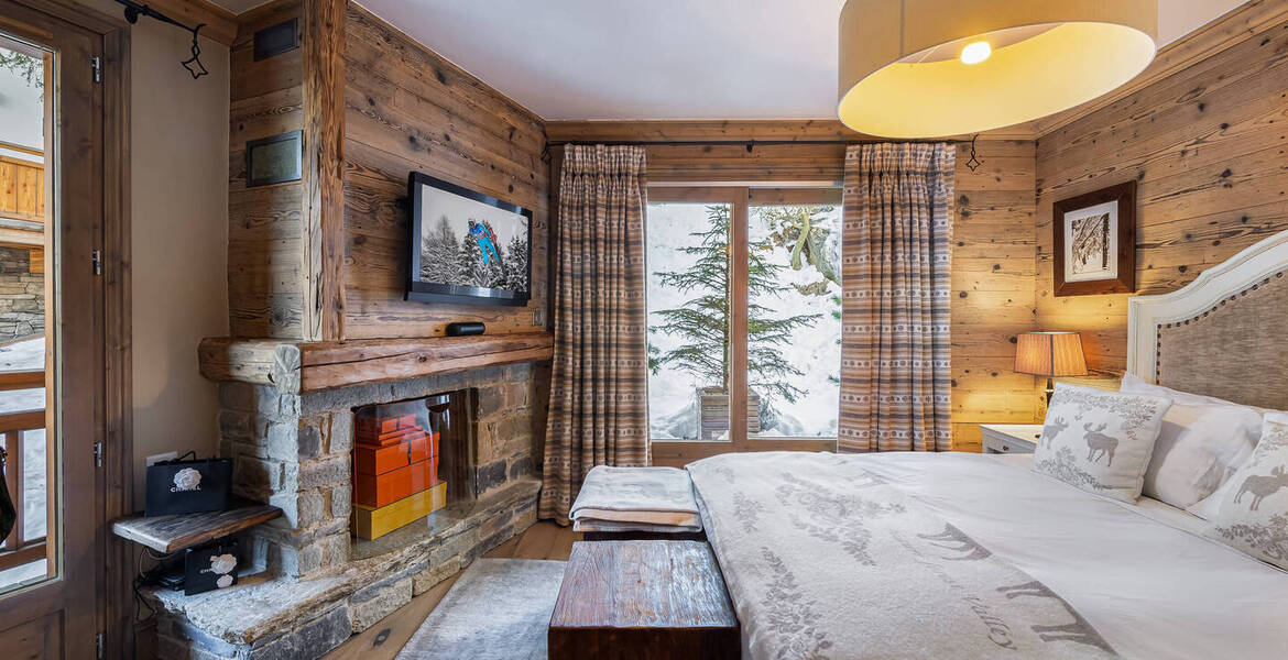 You will feel like in a chalet in this beautiful 145 m² flat