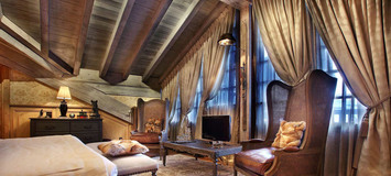 Located right in the centre of Courchevel 1850 Rue Park City