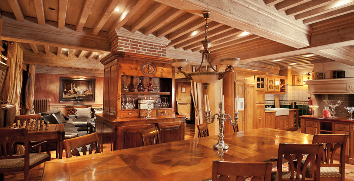 Located right in the centre of Courchevel 1850 Rue Park City