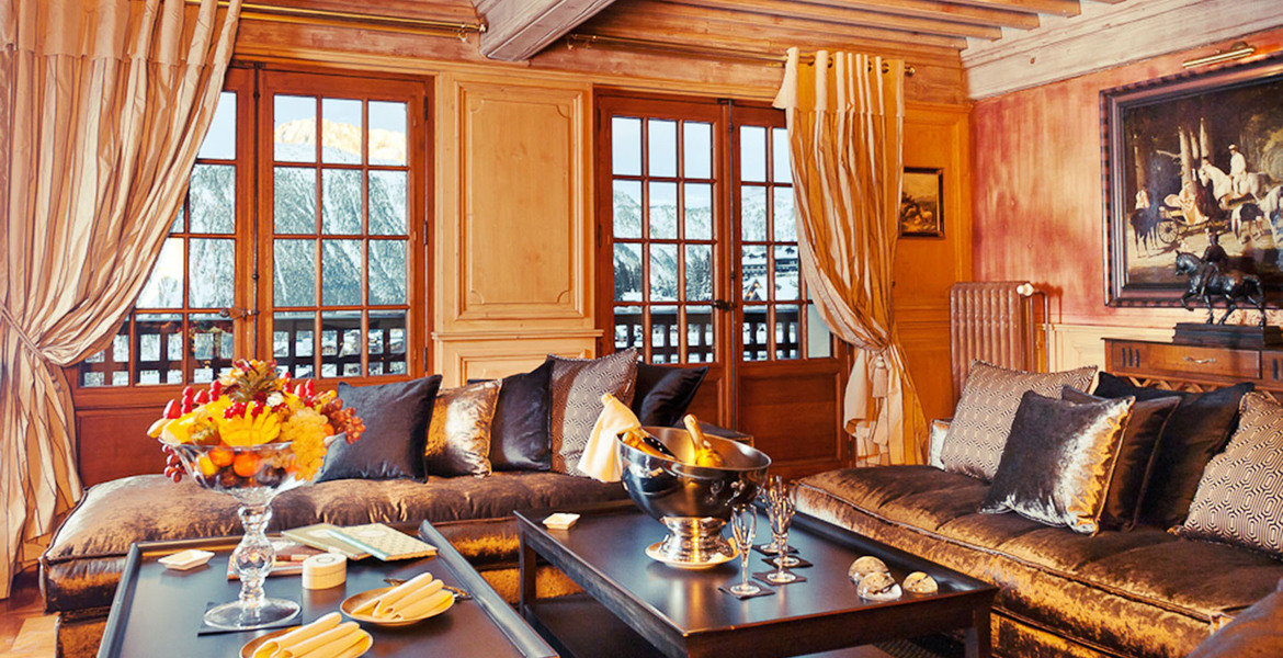 Located right in the centre of Courchevel 1850 Rue Park City