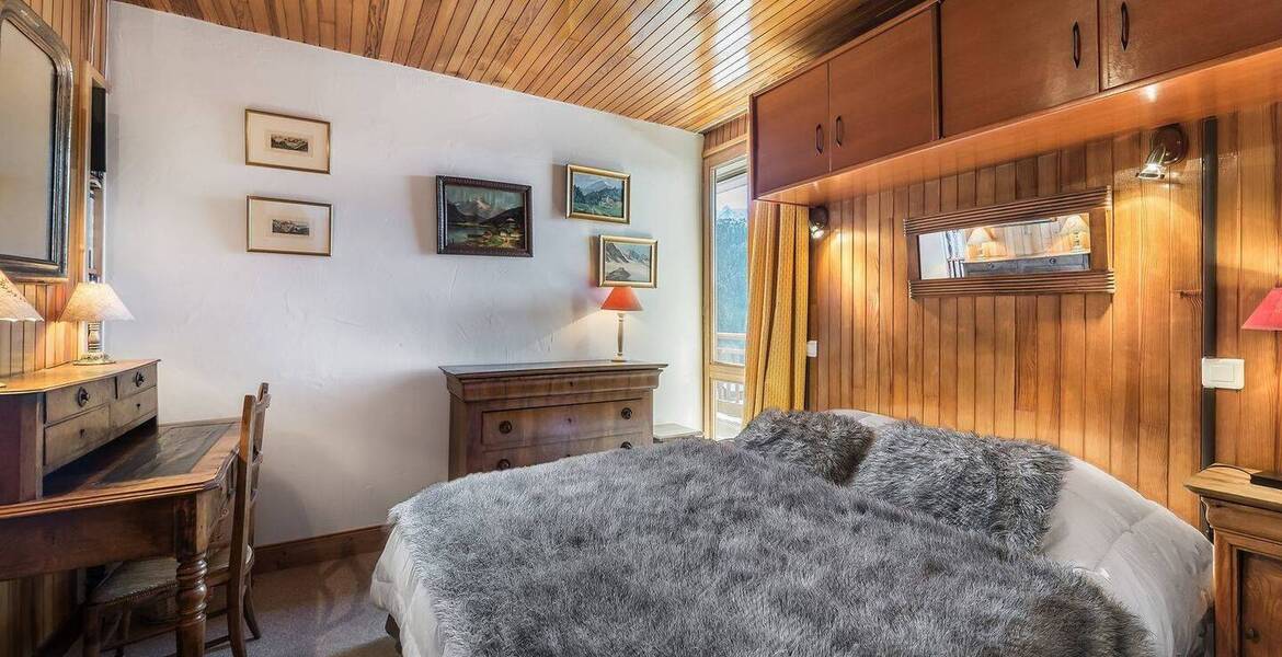 The flat is a large two bedroom flat located in Courchevel 