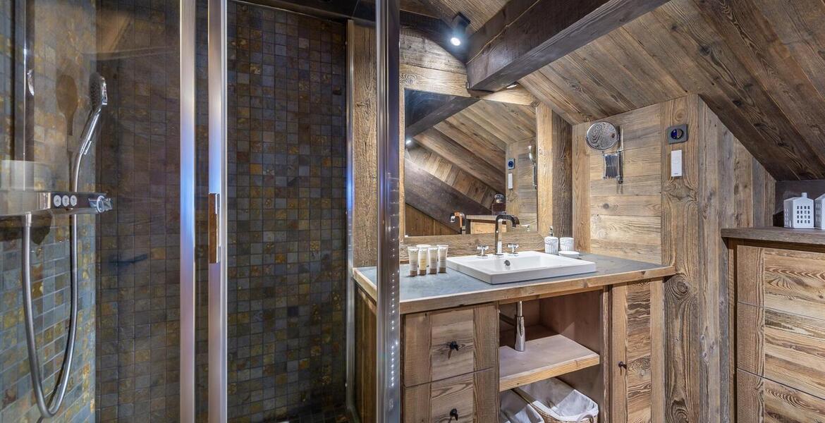 This apartment on the top floor of the residence in Méribel 