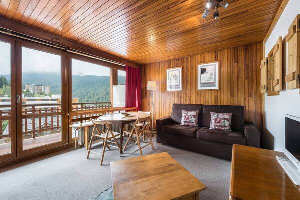 The apartment is located in a Residence, an alpine-style