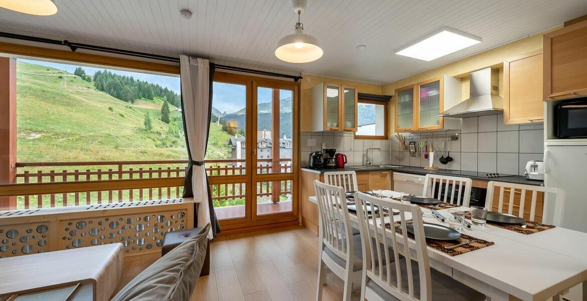 L'appartement bénéficie d'un emplacement idéal à Courchevel 