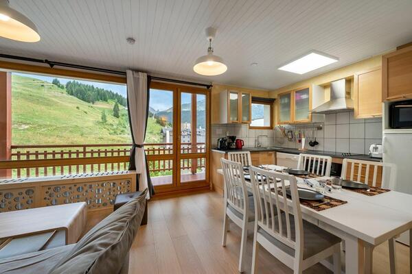 The apartment benefits from an ideal location in Moriond 