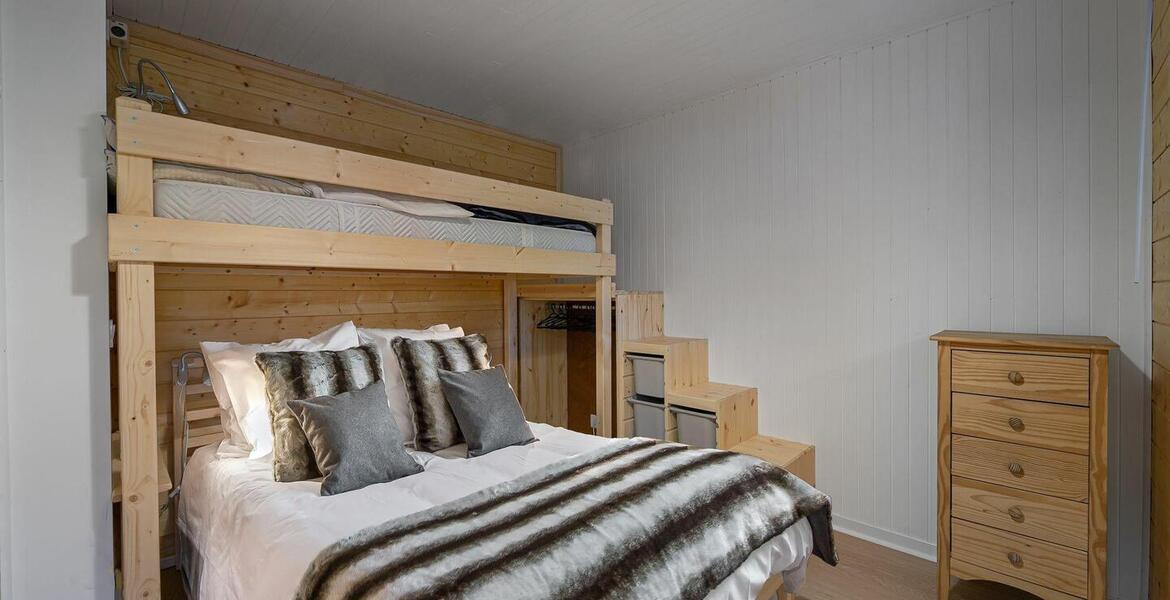 The apartment benefits from an ideal location in Moriond 