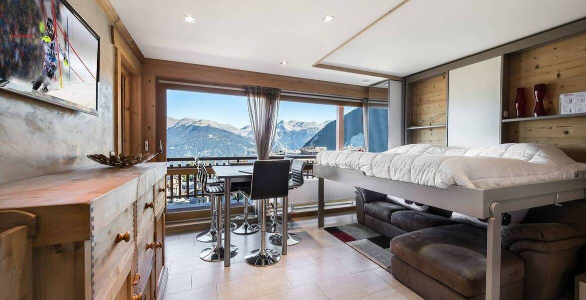 The apartment is a large 2-room located in Courchevel 