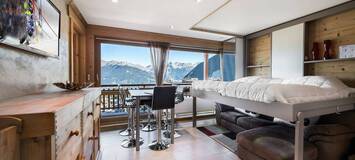 The apartment is a large 2-room located in Courchevel 