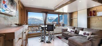 The apartment is a large 2-room located in Courchevel 