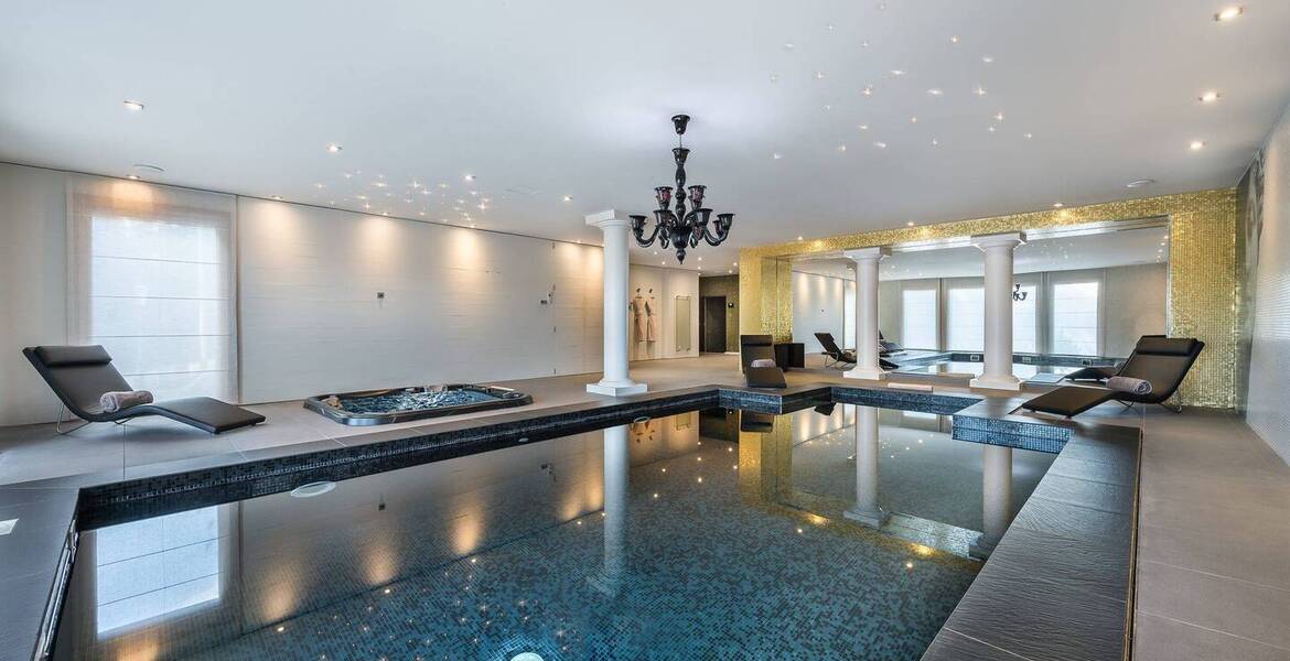 Un chalet de luxe avec piscine intérieure à louer Courchevel